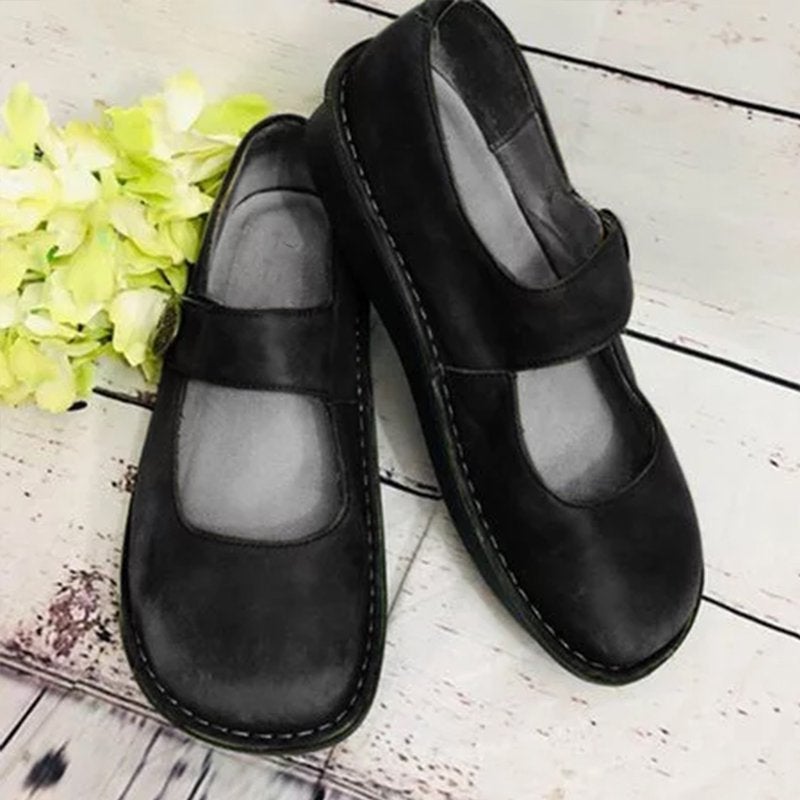 Elegantes sapatos femininos com adornos
