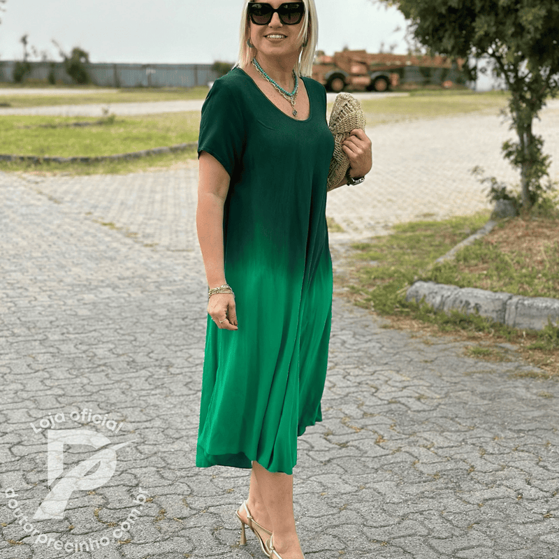 Vestido Feminino Laila - Modelagem Solta com Efeito Degradê e Mangas Curtas