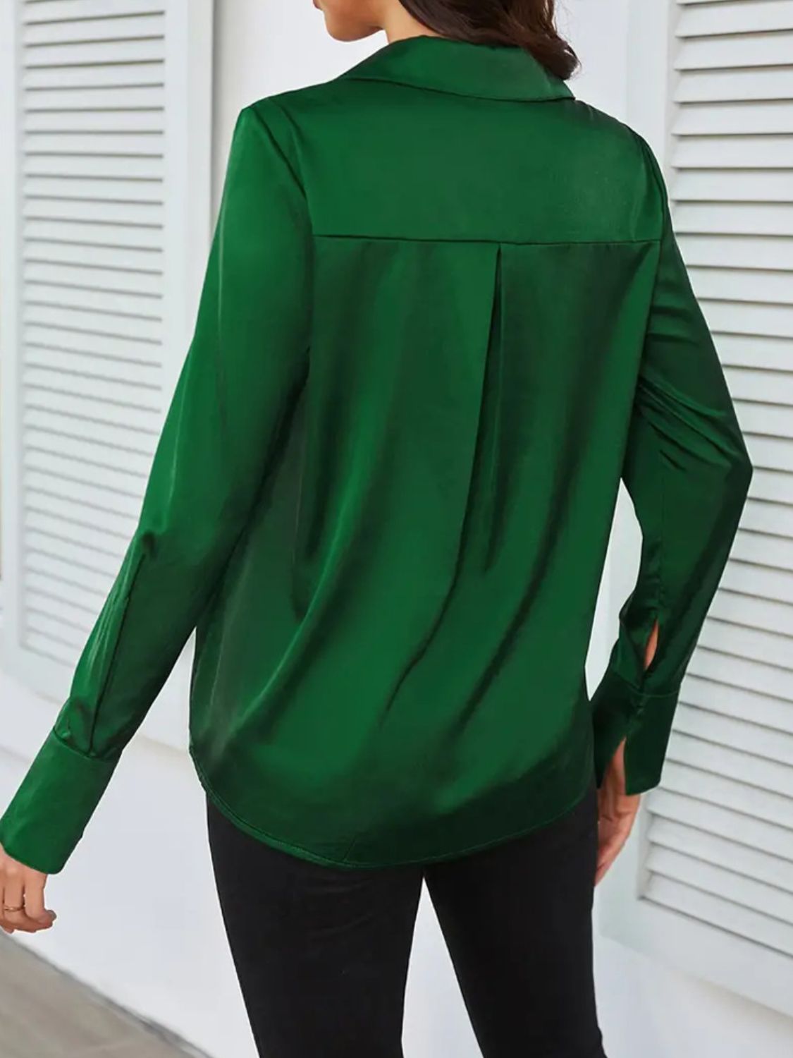Chantal - Camisa de manga longa com colarinho e botões vermelhos
