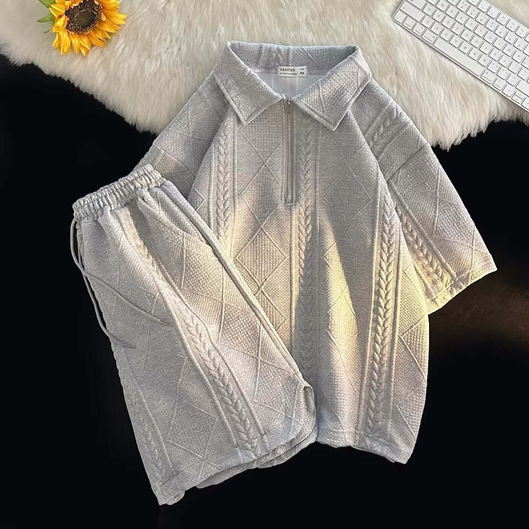 Traje de homem de corte solto e manga curta