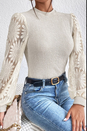 Brielle - Top de renda de manga longa com gola alta