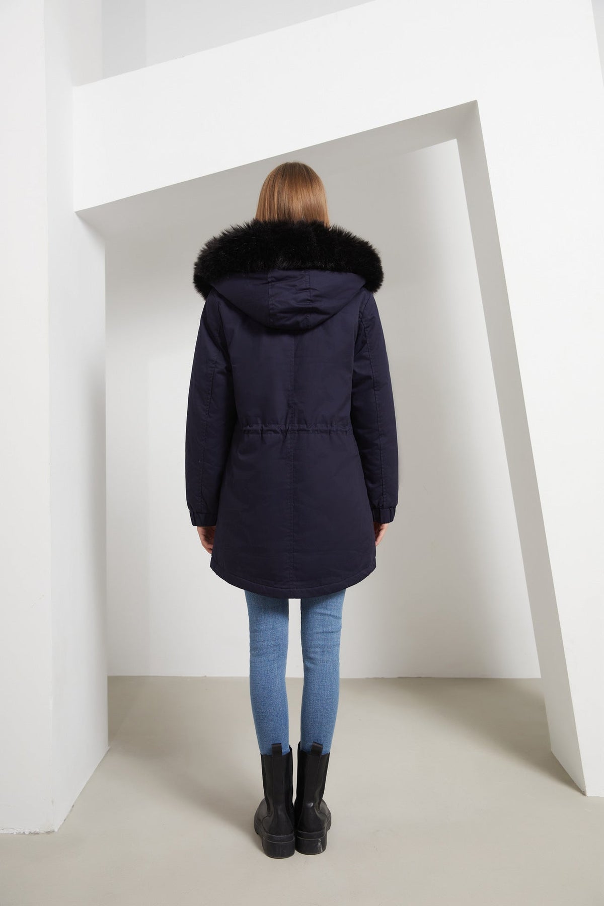 Sara - Parka feminina de comprimento médio com elegante gola de pele