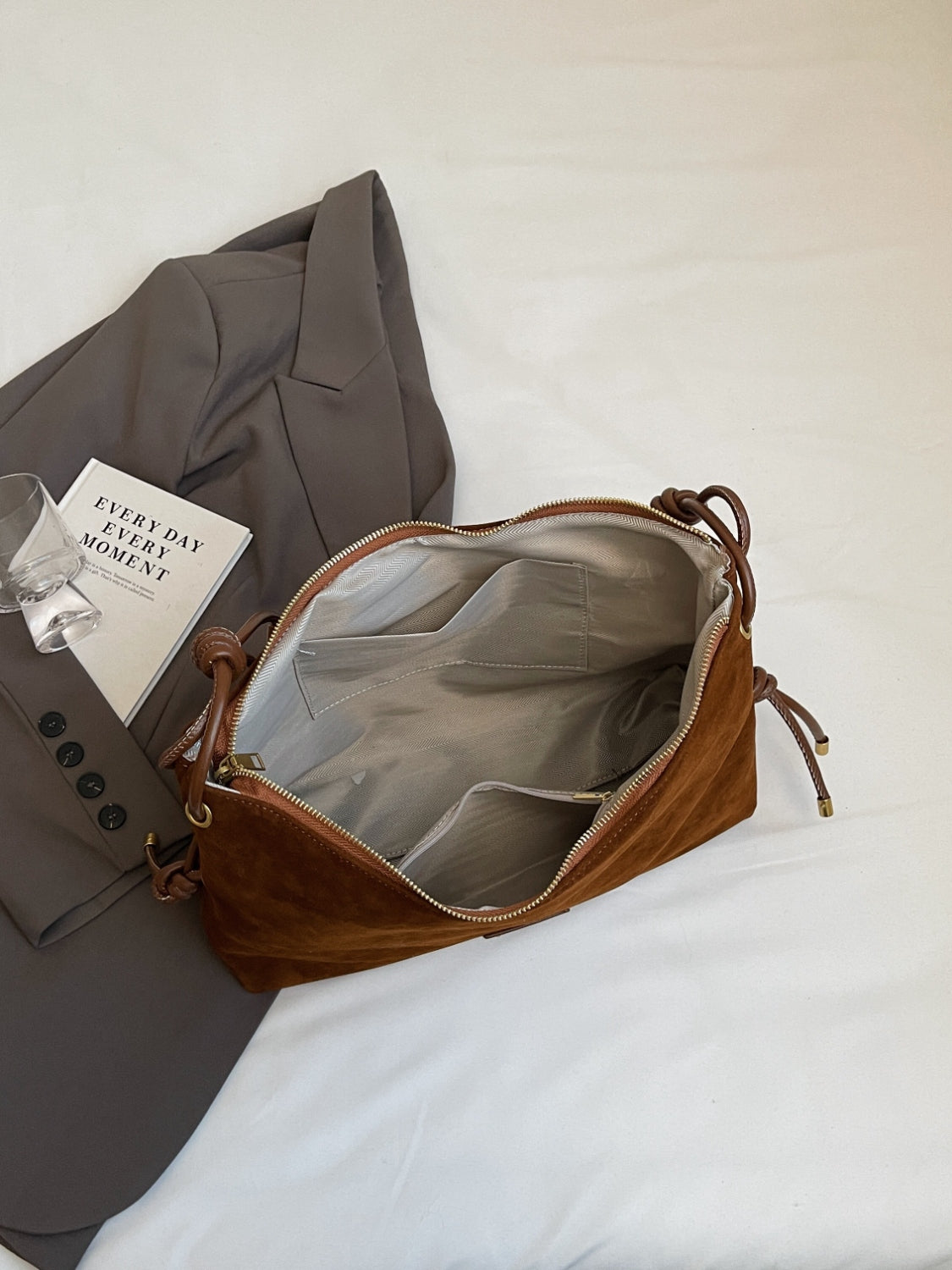 Bolso grande de camurça