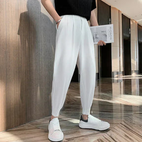 Elegantes calças de terno com cintura ajustada ao tornozelo para homem